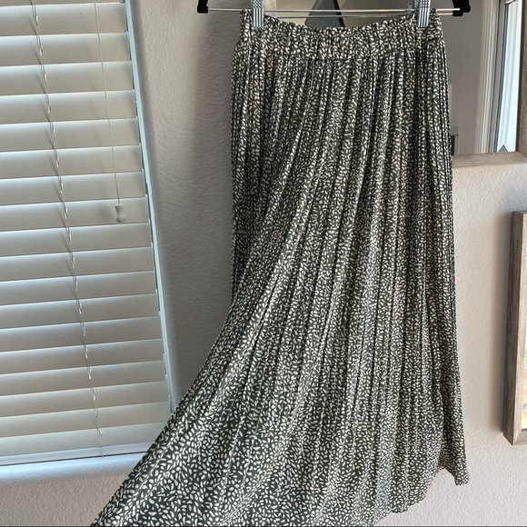 🎉HP🎉 ✨NEW Pleated Polka Dot Midi Skirt w/ Pockets - Boho Chic Style🌿 - Picture 9 of 15